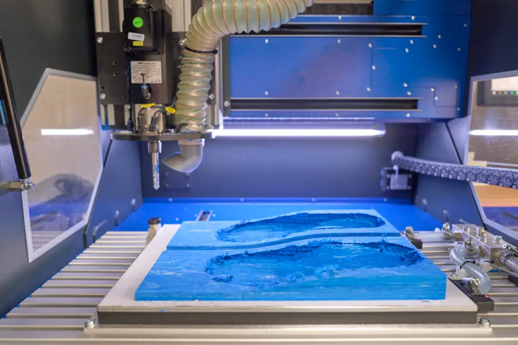 Gefr&auml;ste Einlagen in der CNC-Maschine