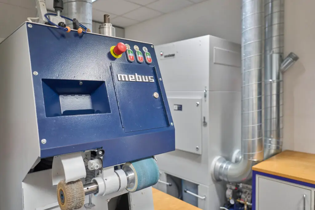 Band - Schleifmaschine in der Werkstat